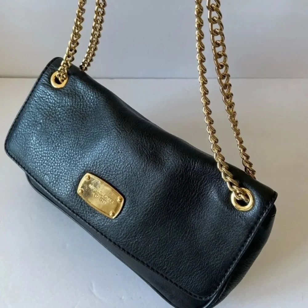 Michael Michael Kors Jet Set Leather Shoulder Bag
